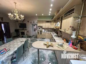 Дом 280м², 3-этажный, участок 10 сот.  