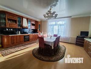 Дом 342м², 2-этажный, участок 10 сот.  