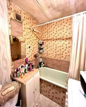 2-к квартира, вторичка, 42м2, 1/5 этаж