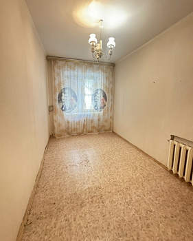 2-к квартира, вторичка, 42м2, 1/4 этаж