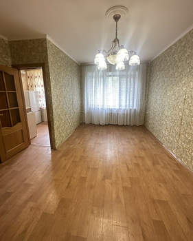 2-к квартира, вторичка, 42м2, 1/4 этаж